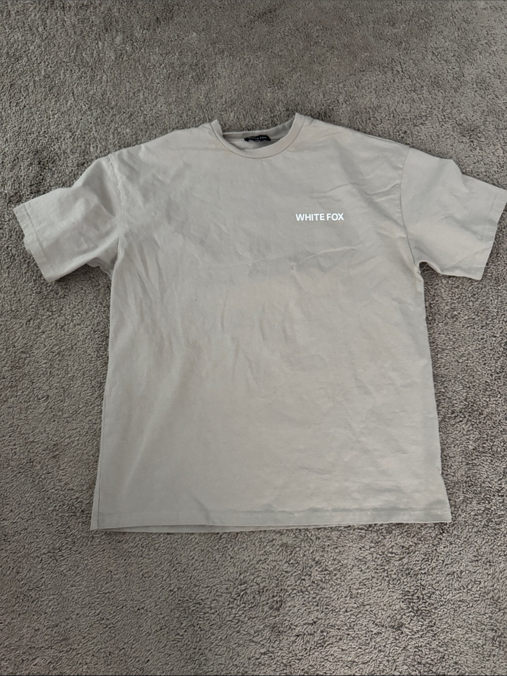 White Fox Boutique Short Sleeve Crew Tee in Light Gray